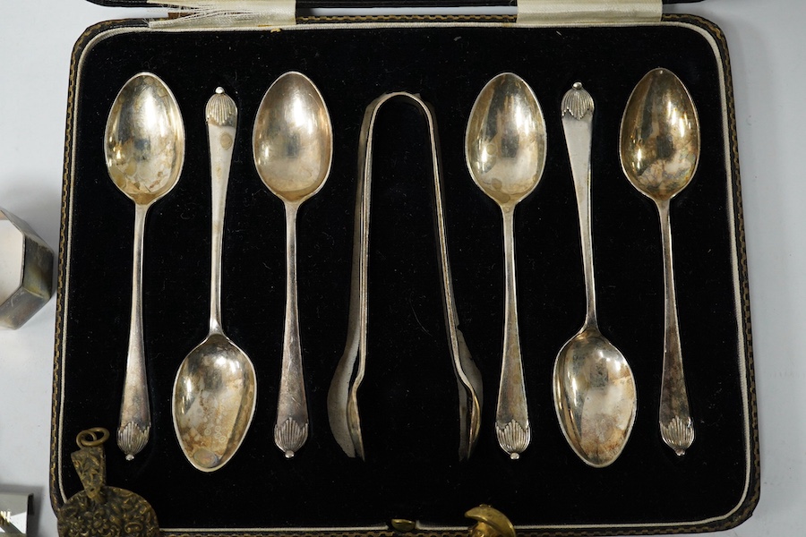 Assorted minor silver and jewellery, including cased set of six silver teaspoons with associated silver sugar tongs, silver vesta case, etc. Condition - poor to fair